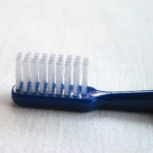 Pensez à l'environnement, achetez une brosse à dents fabriquée à base de coquille saint-jacques 