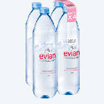 Evian supprime l'emballage plastique de ses packs d'eau